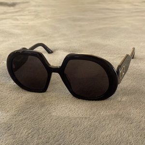 Christian Dior DiorBobby R1U Oval Women’s Sunglasses Black/Gold. Soft case.